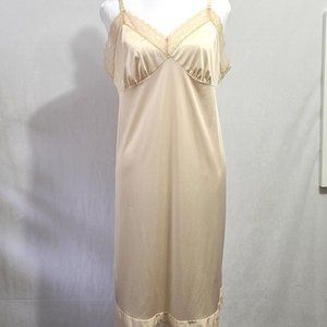 Vintage Capri Collection Slip Dress 100% DuPont Antron III Nylon Vintage Size 38